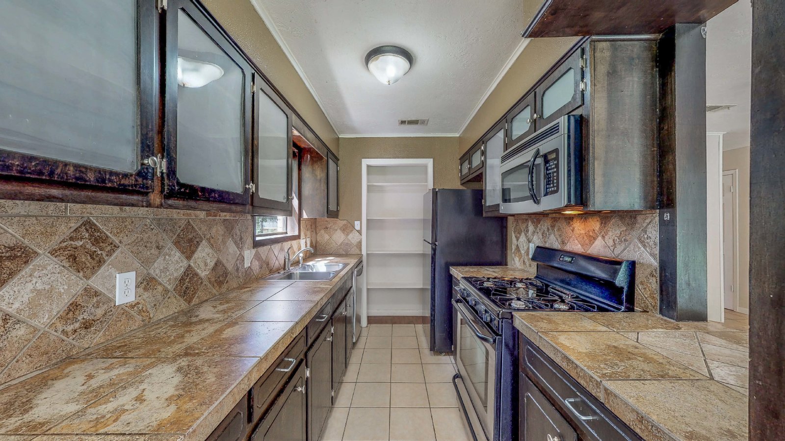 1418 Magnolia property image