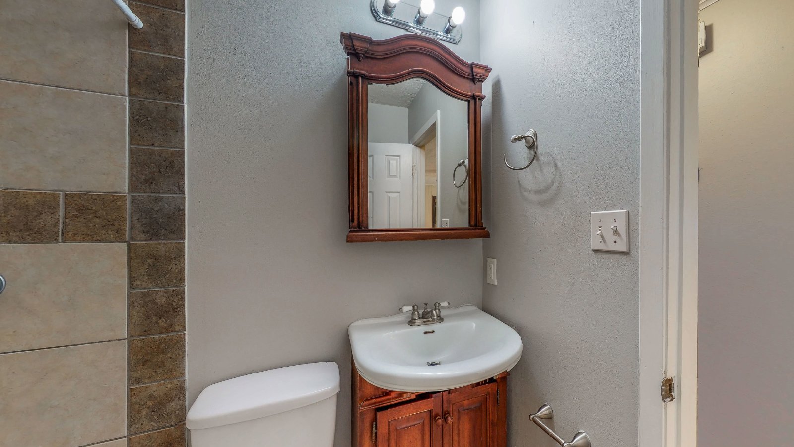 1418 Magnolia property image