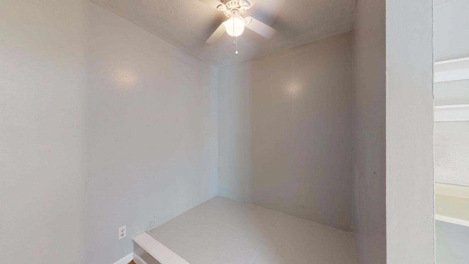 725 Peppertree Dr Apt 1 property image