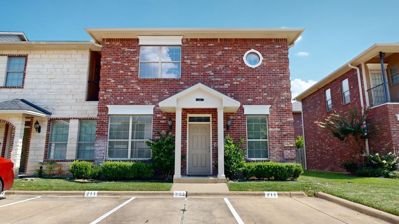211 Forest Room B property image