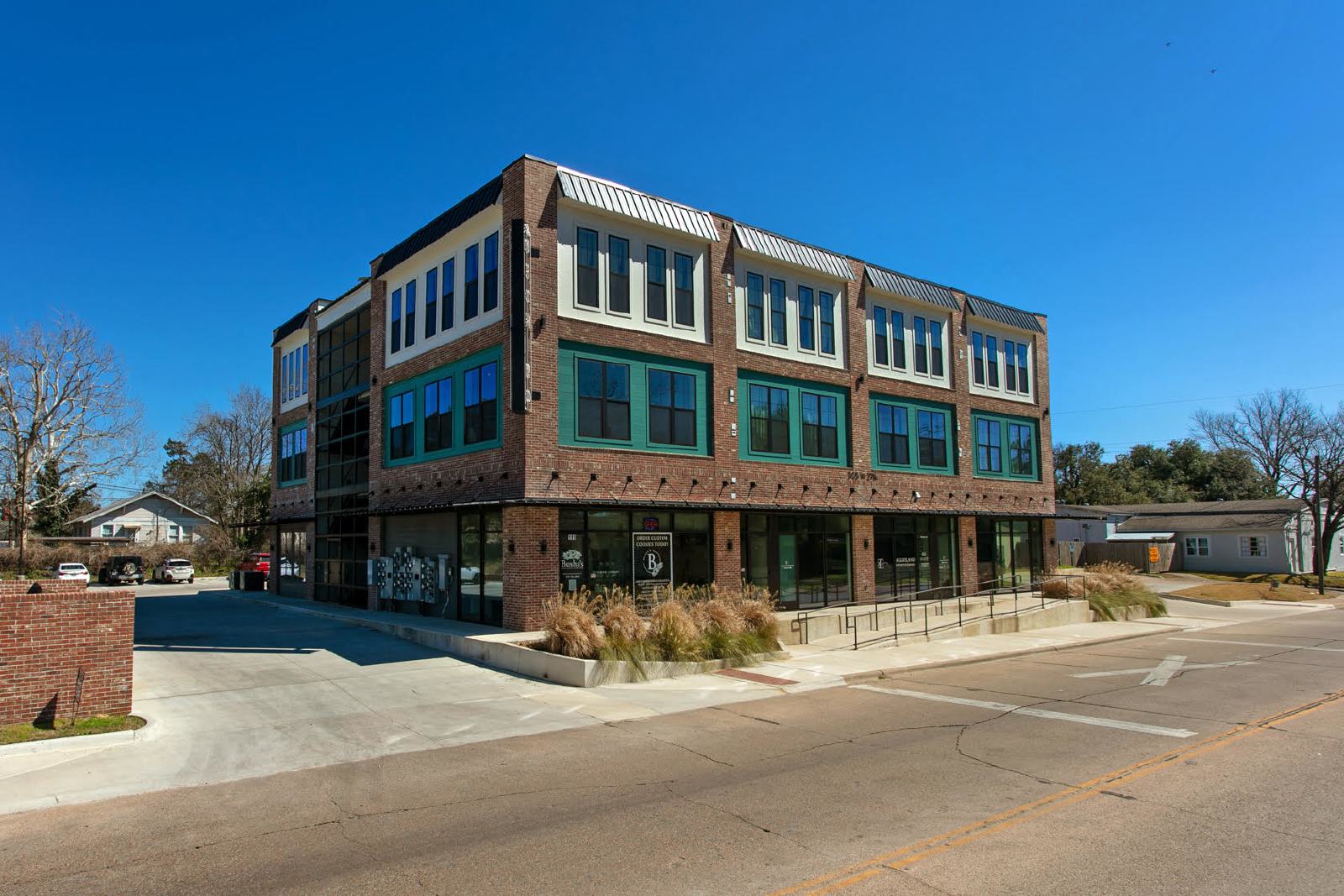 305 W 27th Street, Suite 337 property image