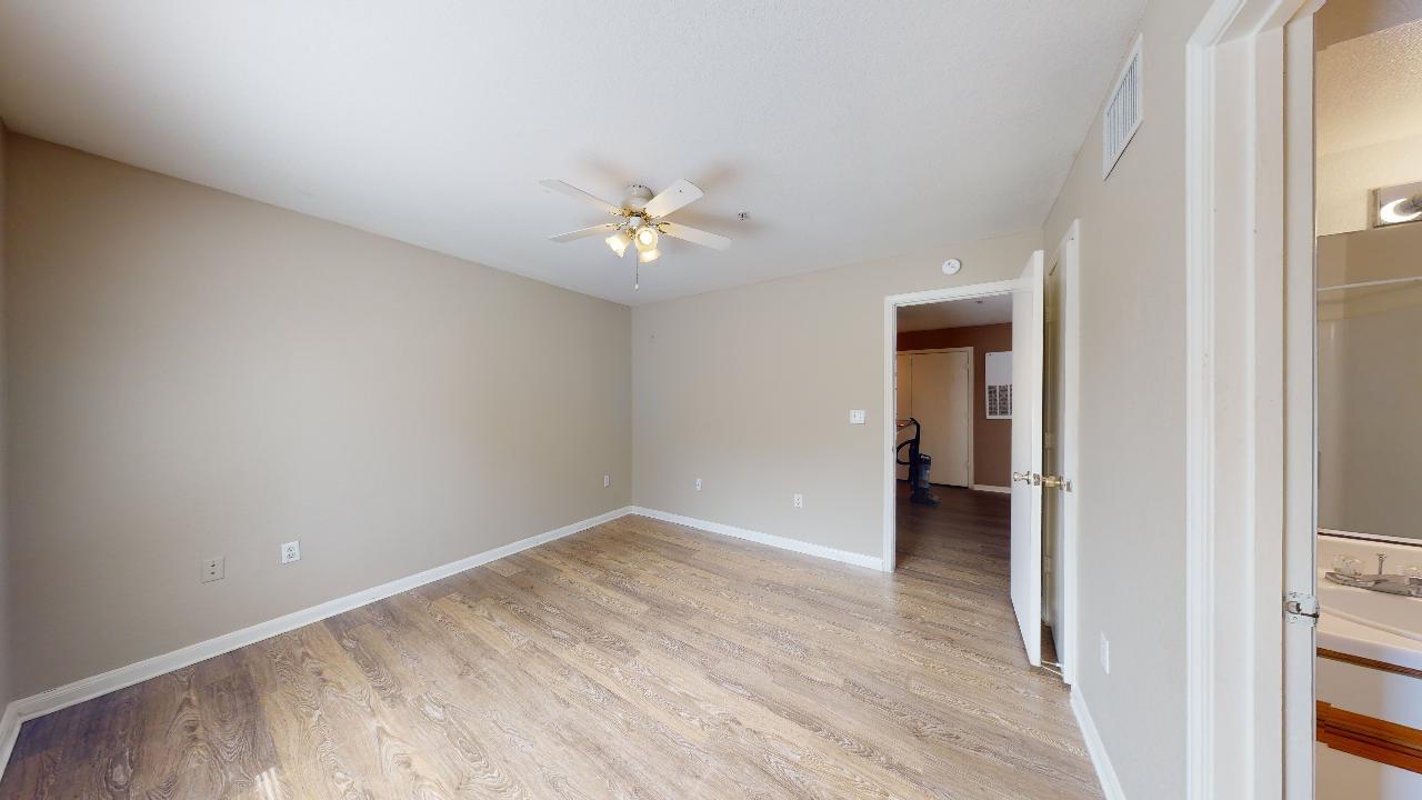 523 Southwest Pkwy room C property image