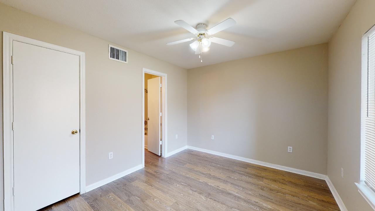 523 Southwest Pkwy room C property image