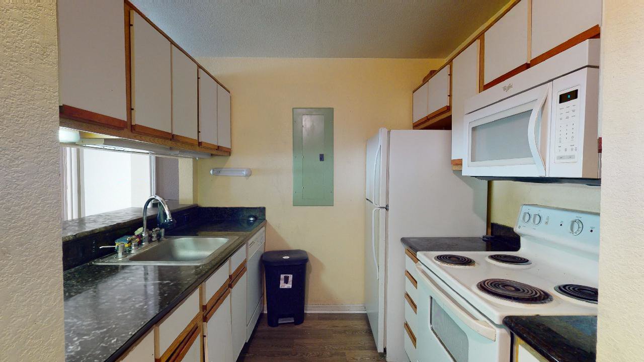 523 Southwest Pkwy room C property image