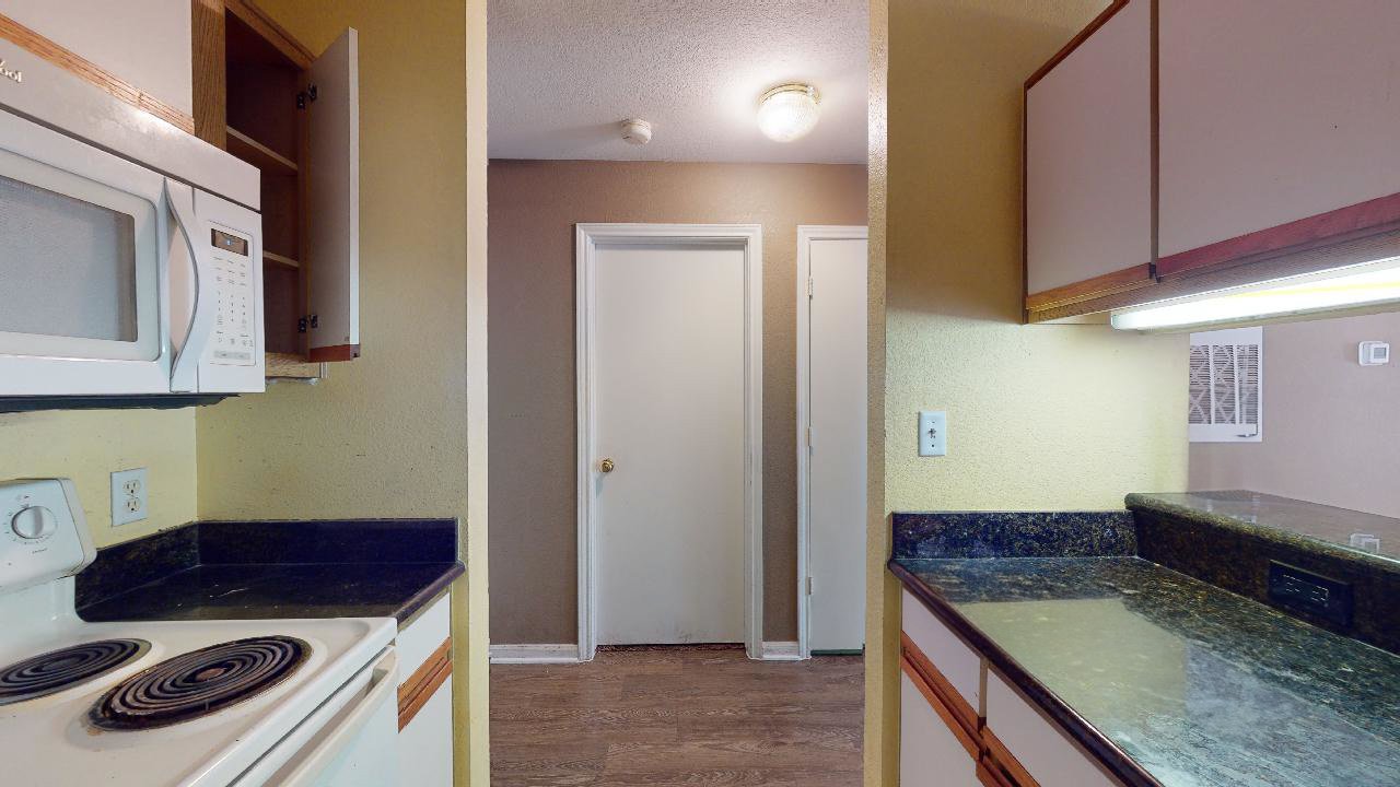 523 Southwest Pkwy room C property image