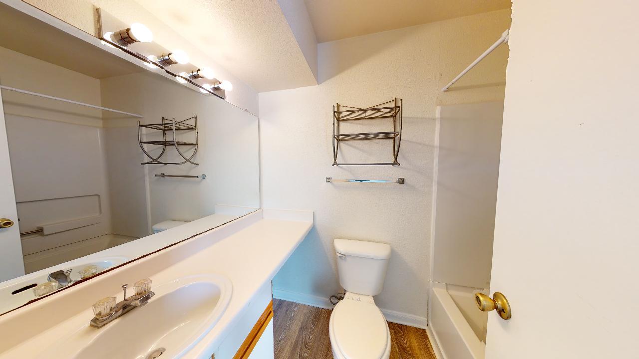 523 Southwest Pkwy room C property image