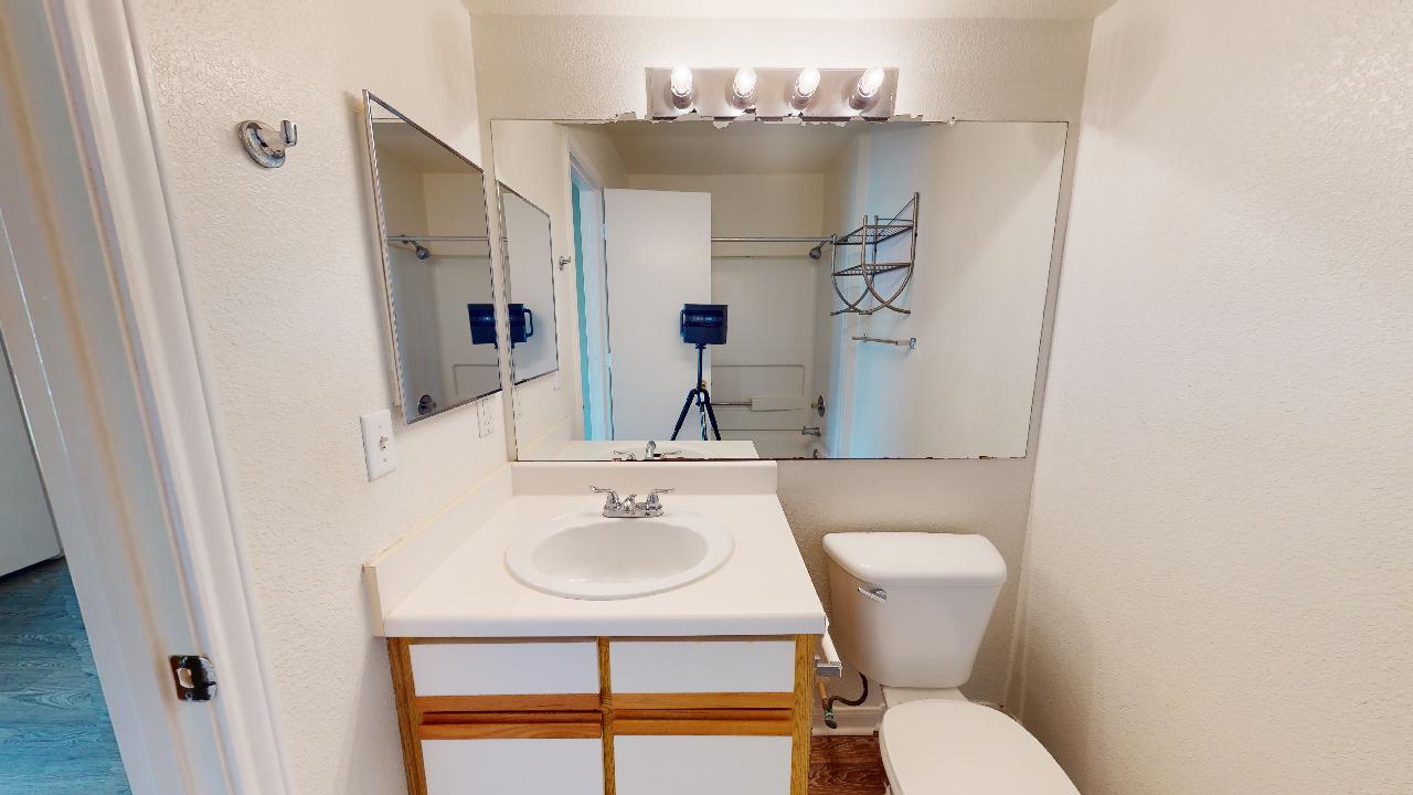 523 Southwest Pkwy room C property image