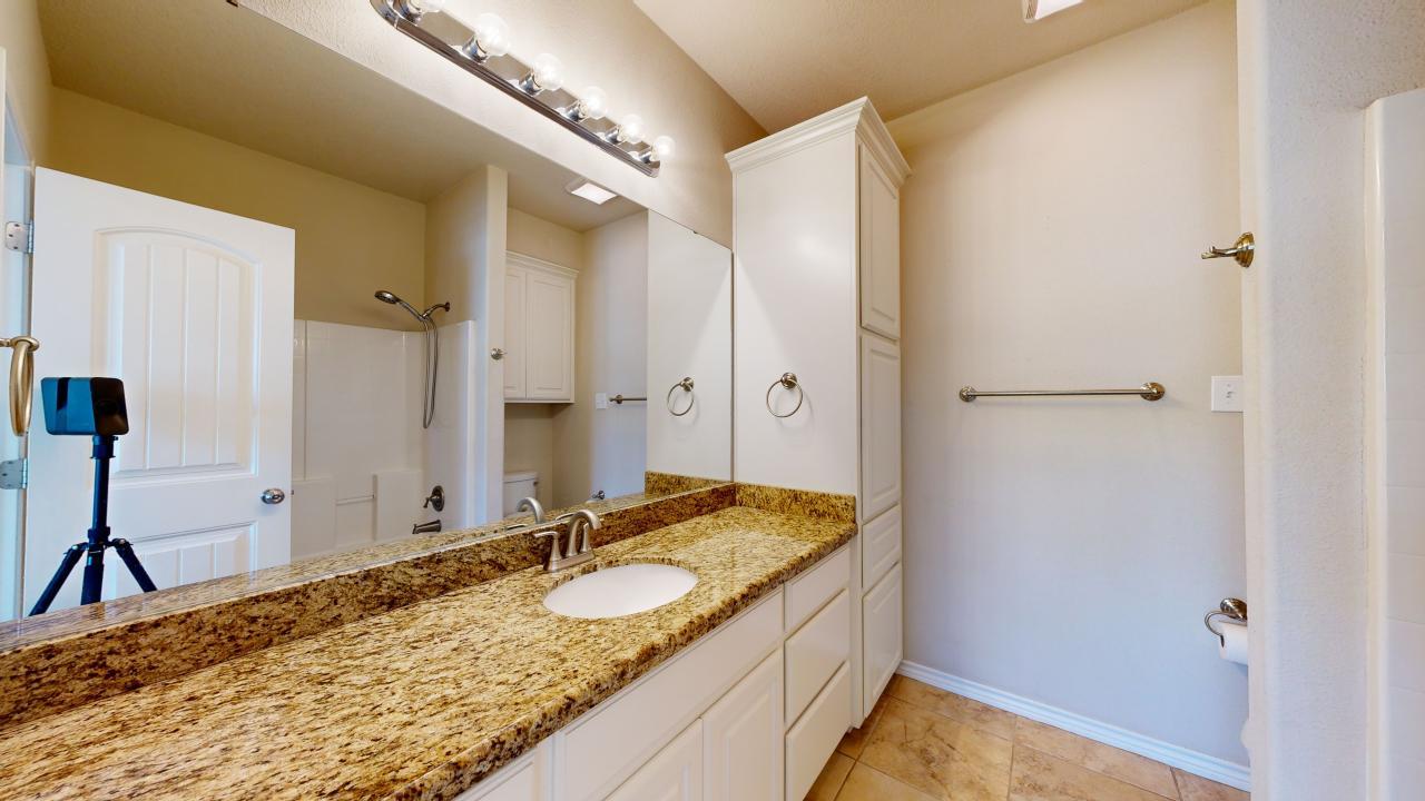 Unit B property image