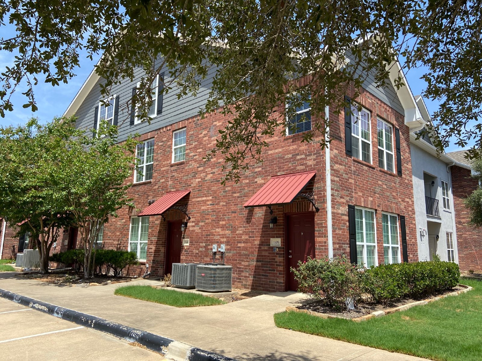 801 Luther Full property image