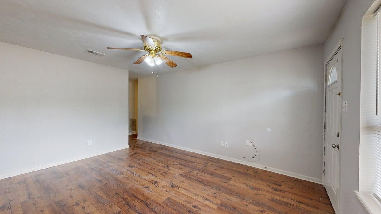 412 University Oaks property image