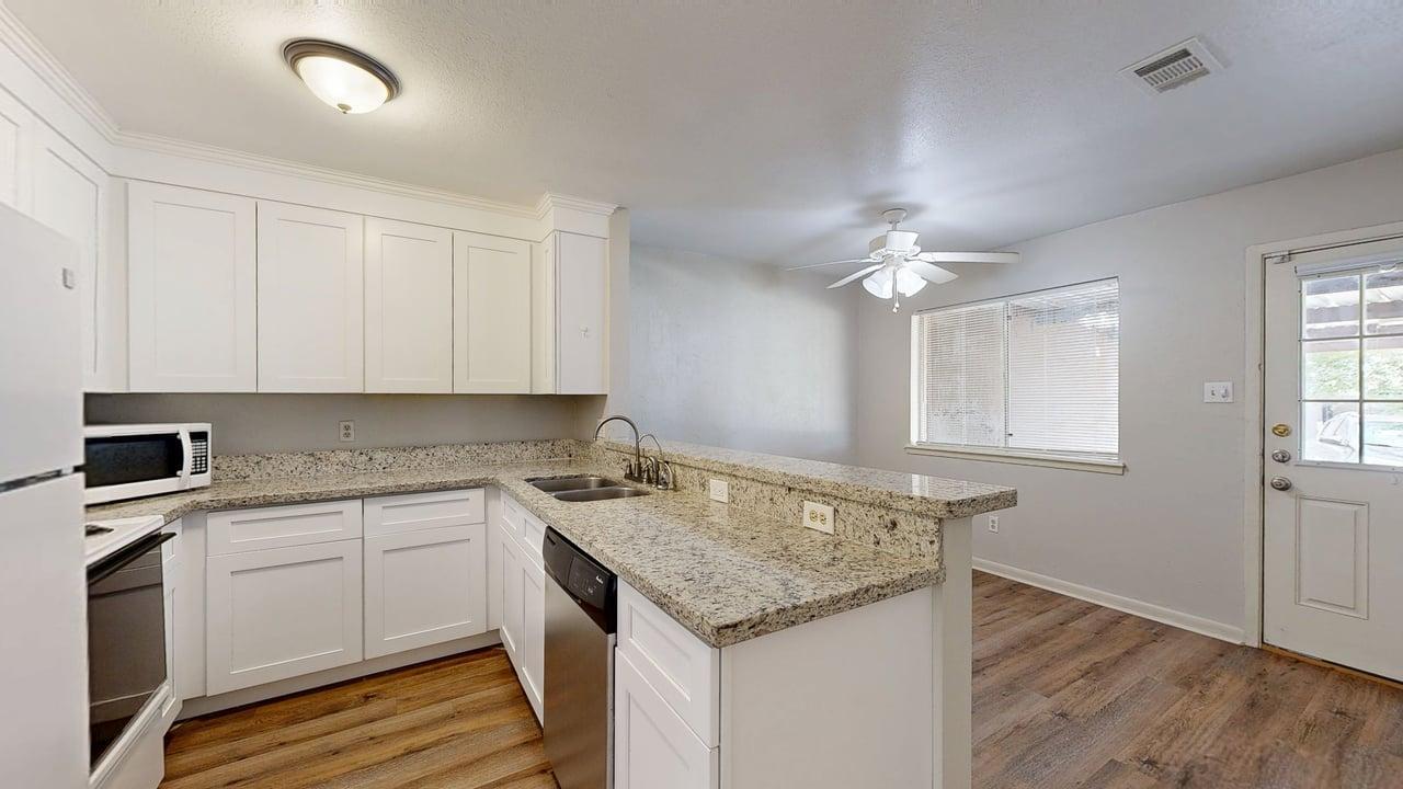 412 University Oaks property image