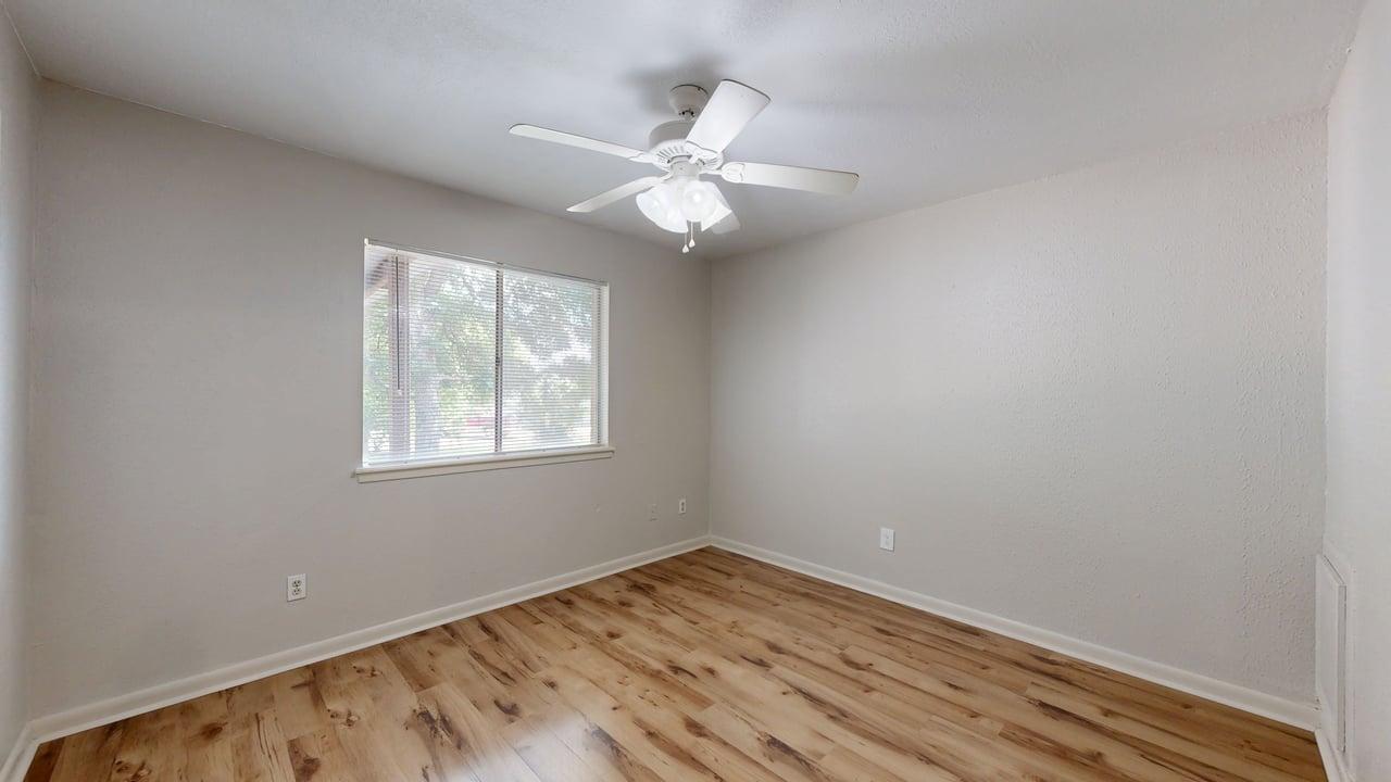 412 University Oaks property image