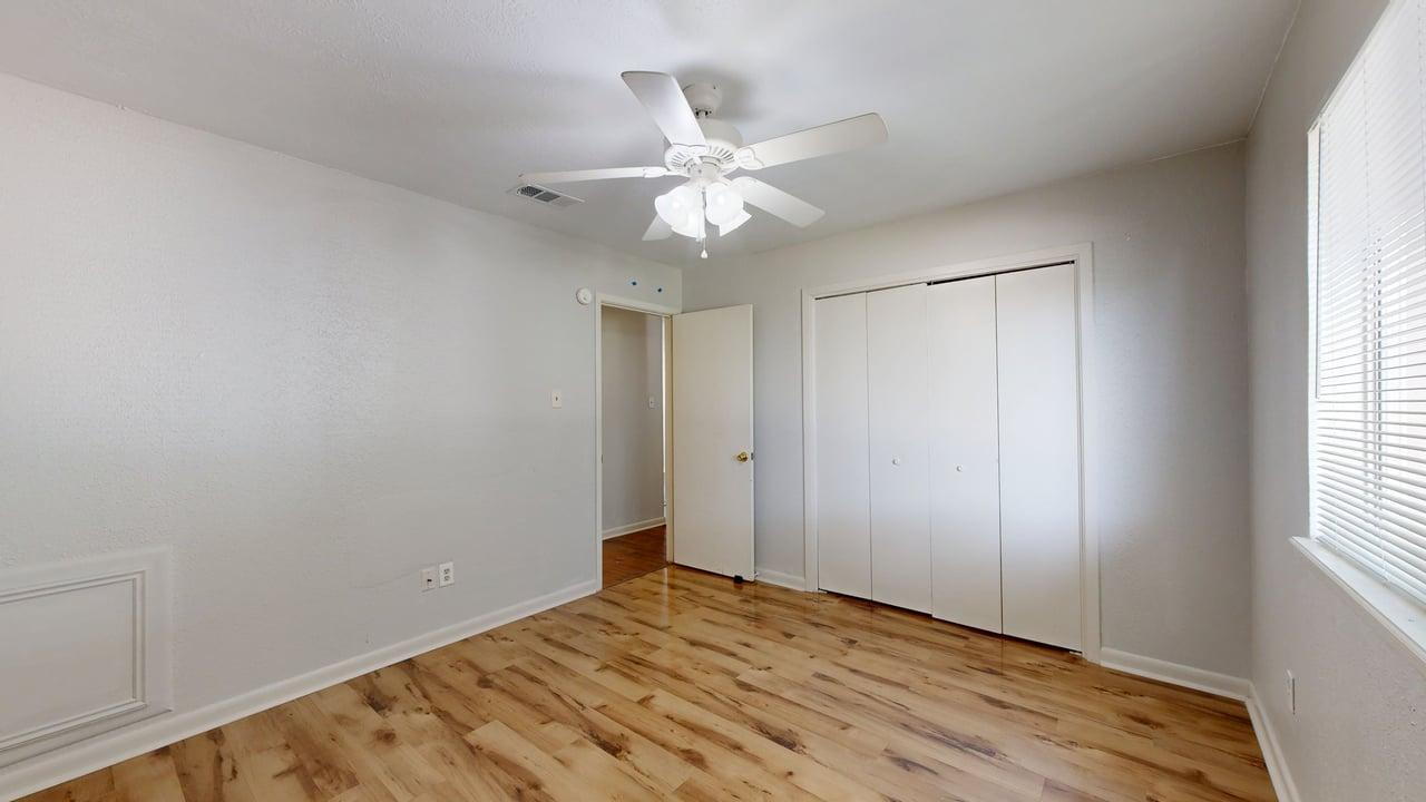 412 University Oaks property image