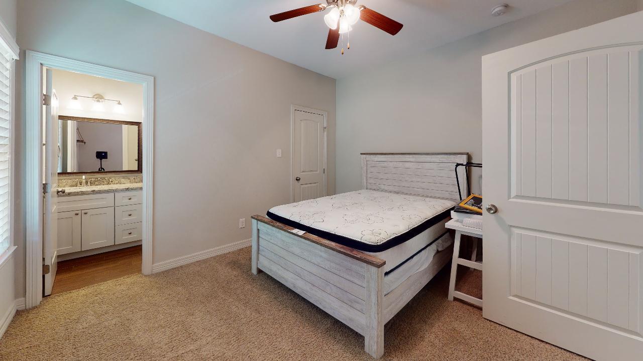 302 Gilchrist property image