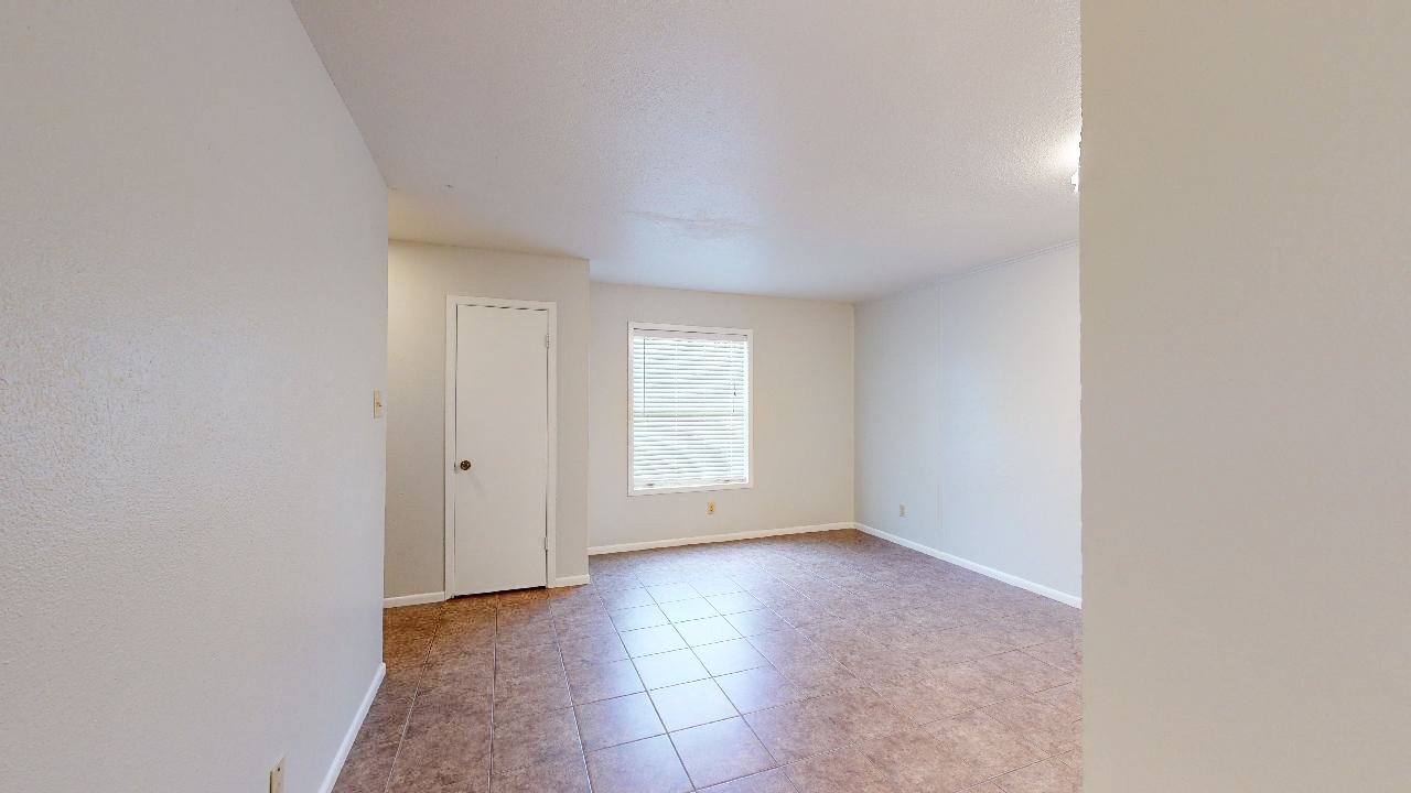 1326 Airline property image