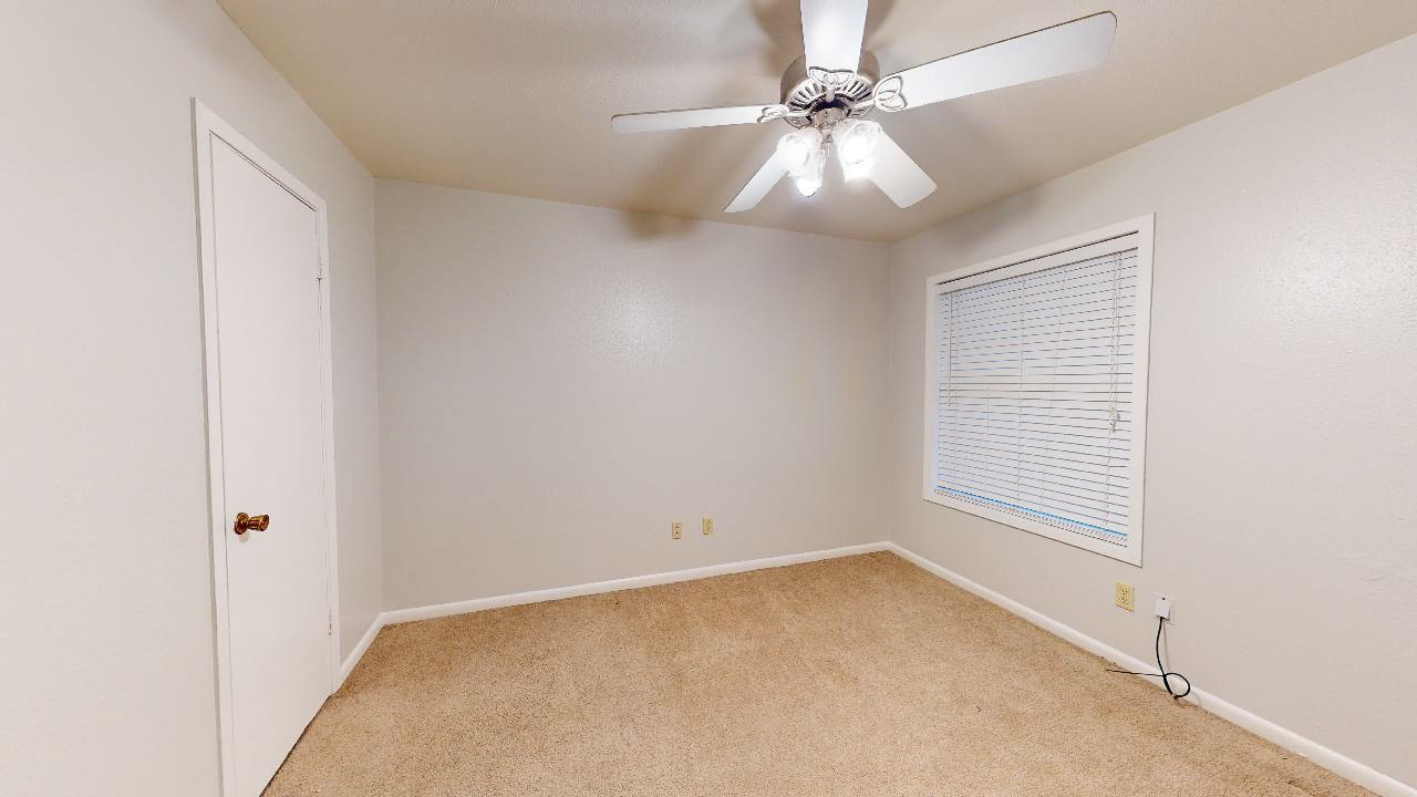 1326 Airline property image