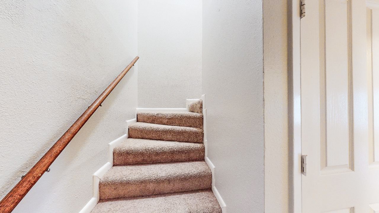 1326 Airline property image