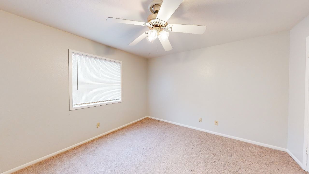 1326 Airline property image