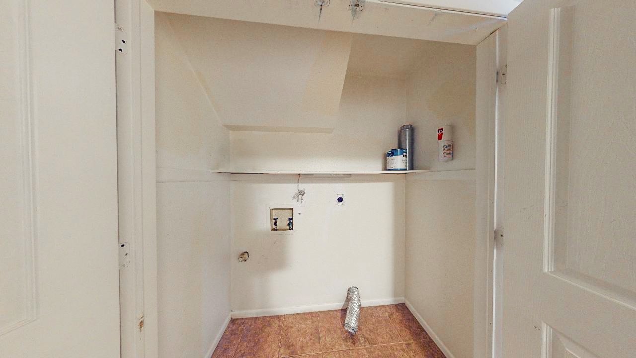 1326 Airline property image