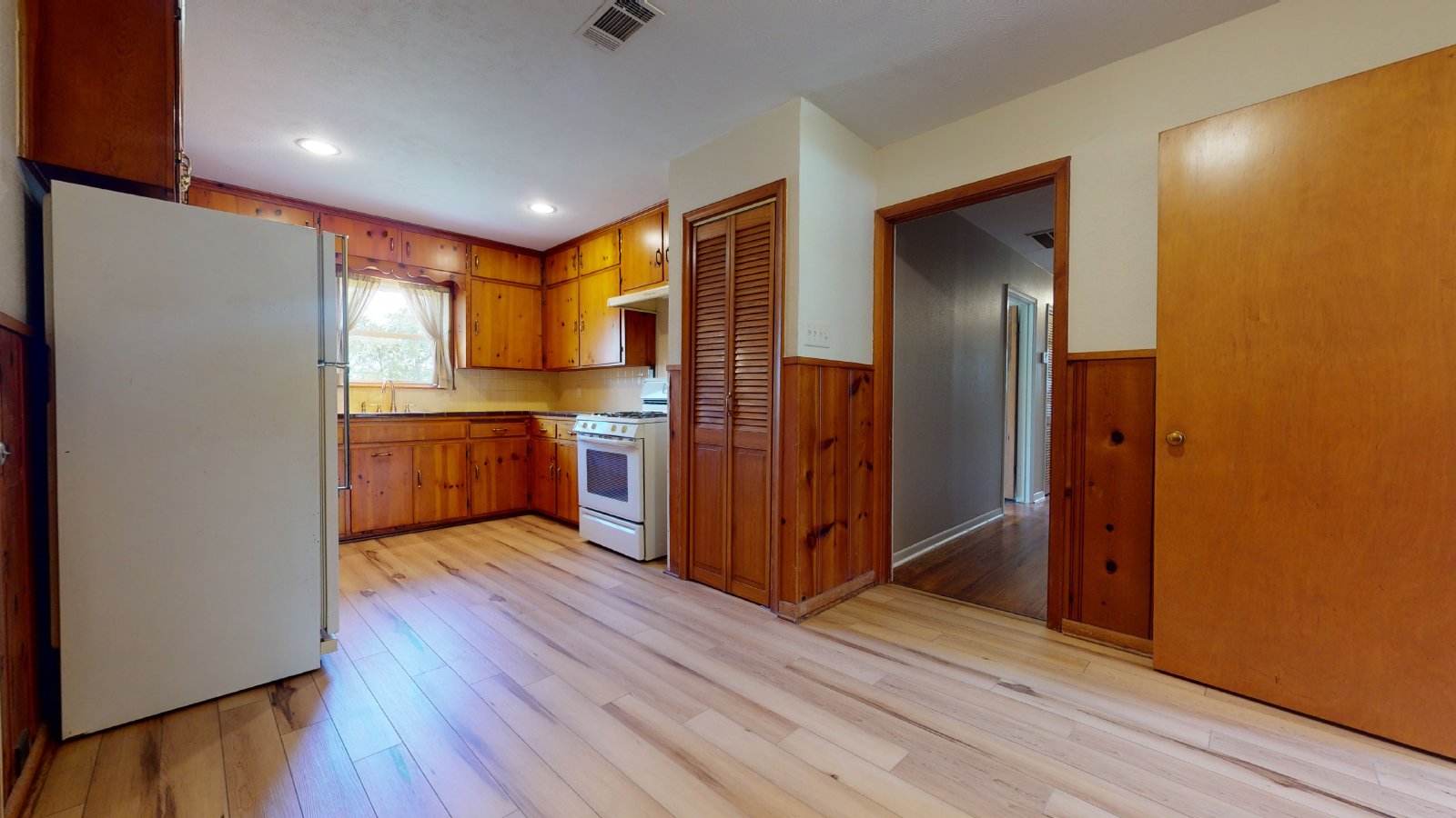 806 Gilchrist Ave. property image