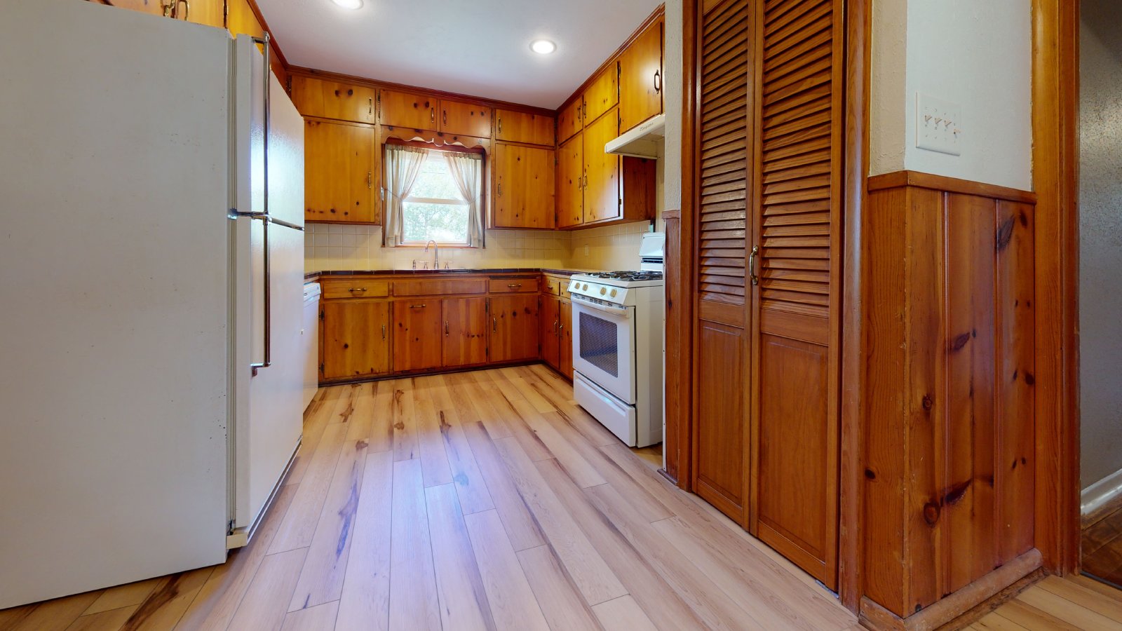 806 Gilchrist Ave. property image