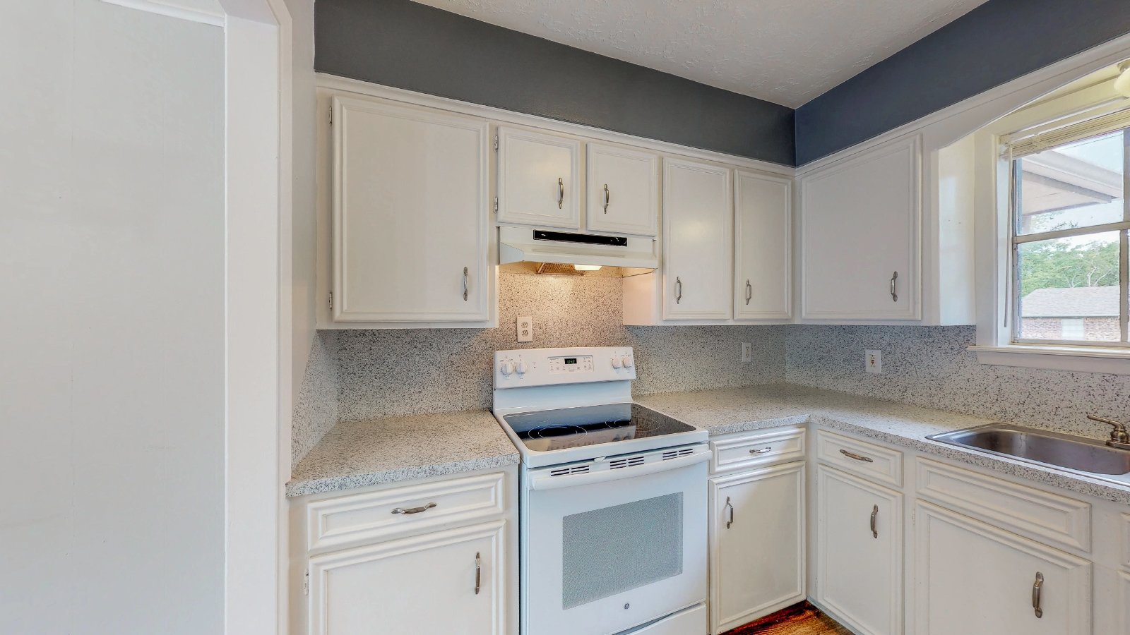 1000 Holleman Dr. property image