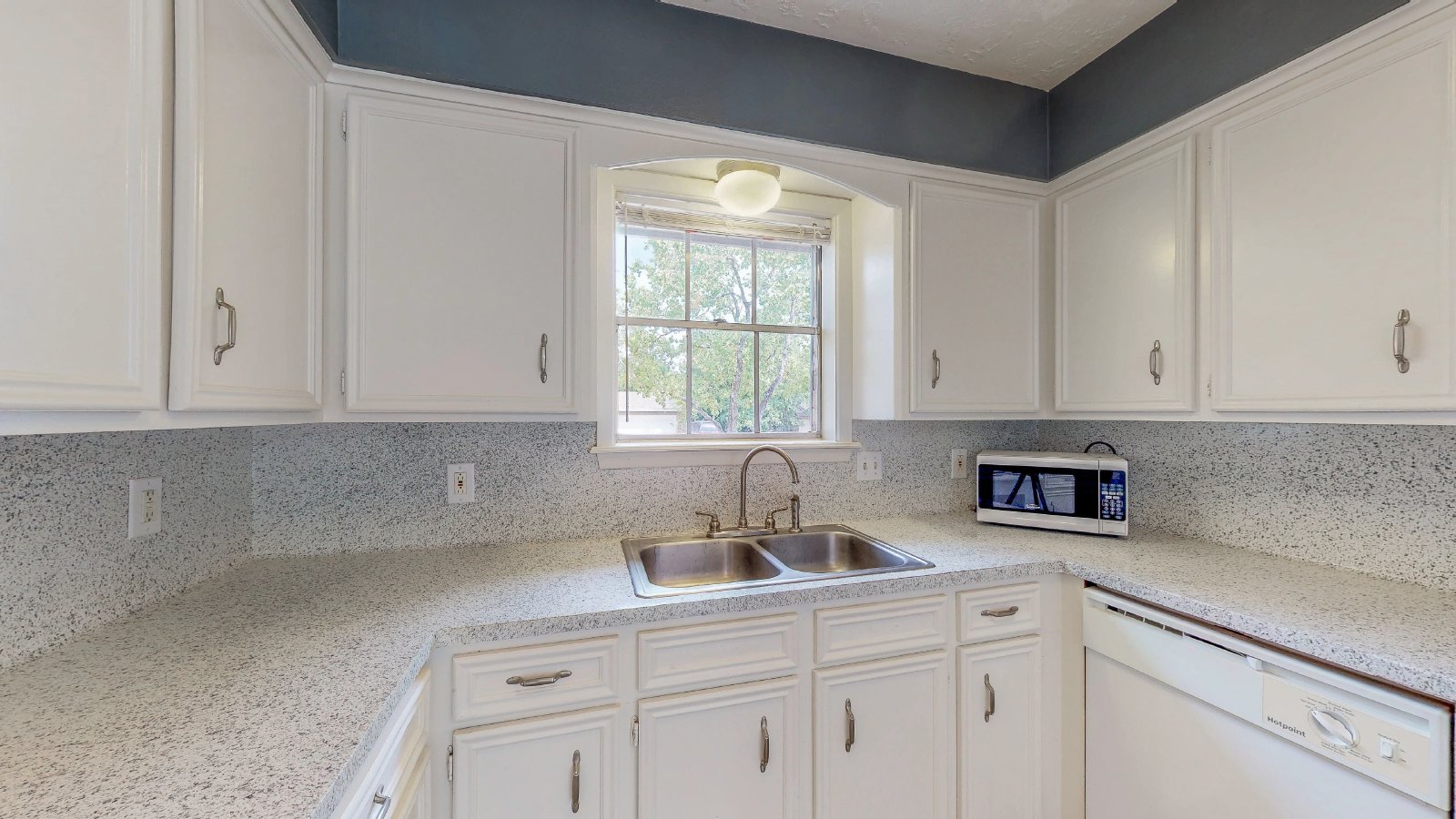 1000 Holleman Dr. property image