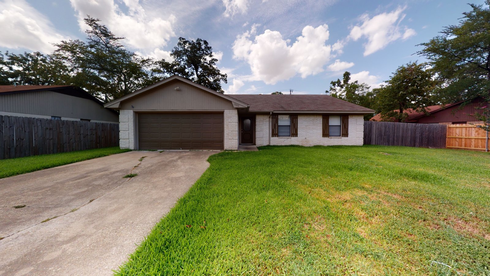 1003 Val Verde property image