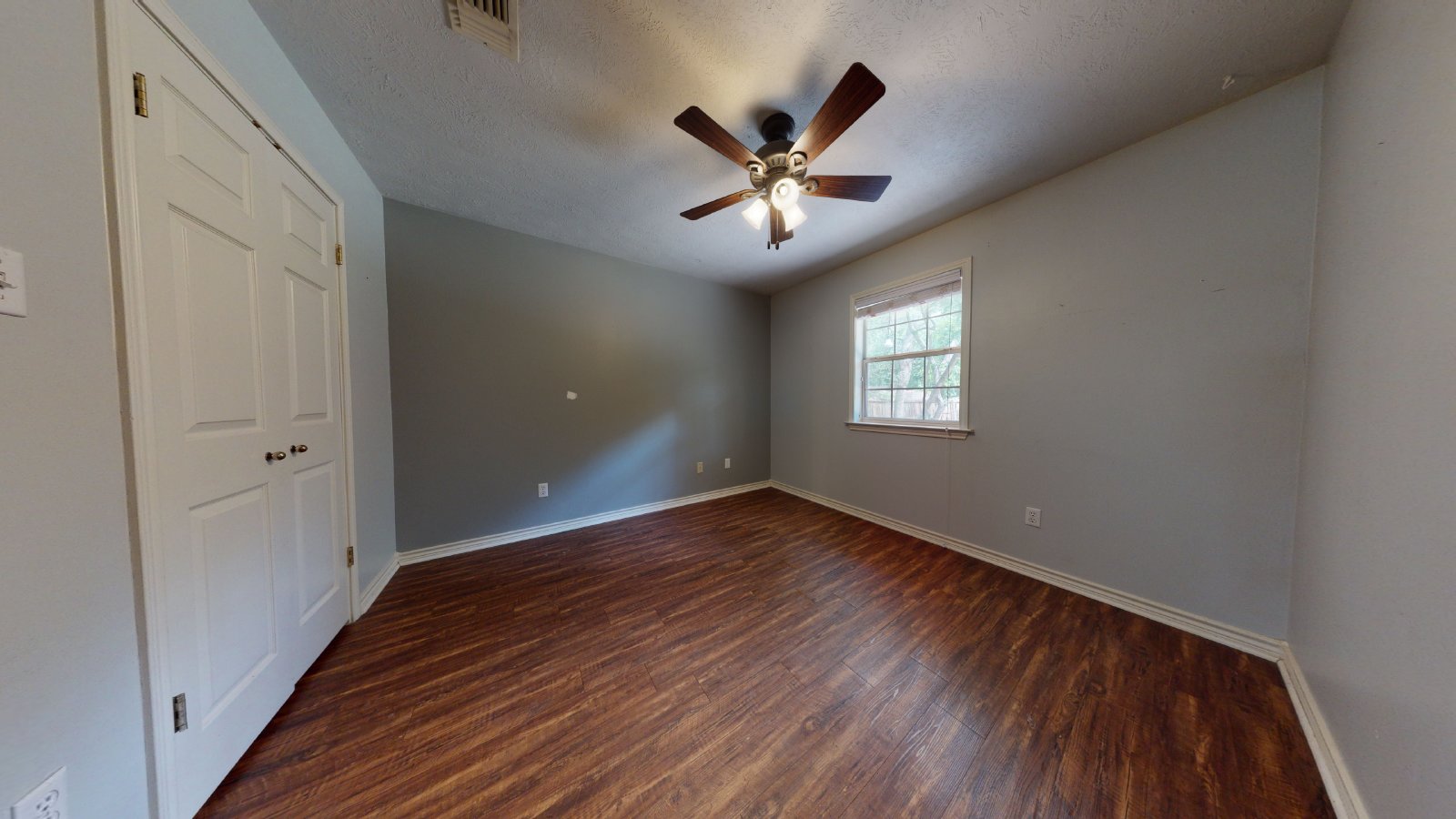 1215 Glade property image
