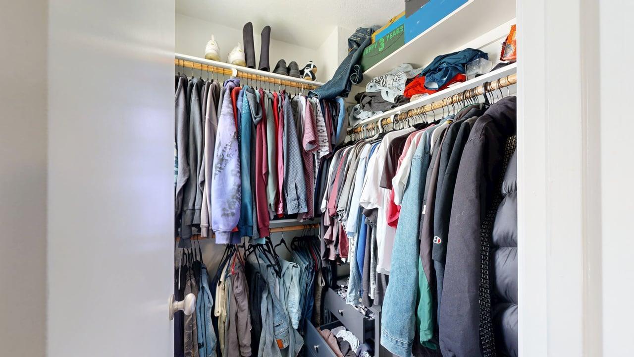 LO-2933 McLaren property image