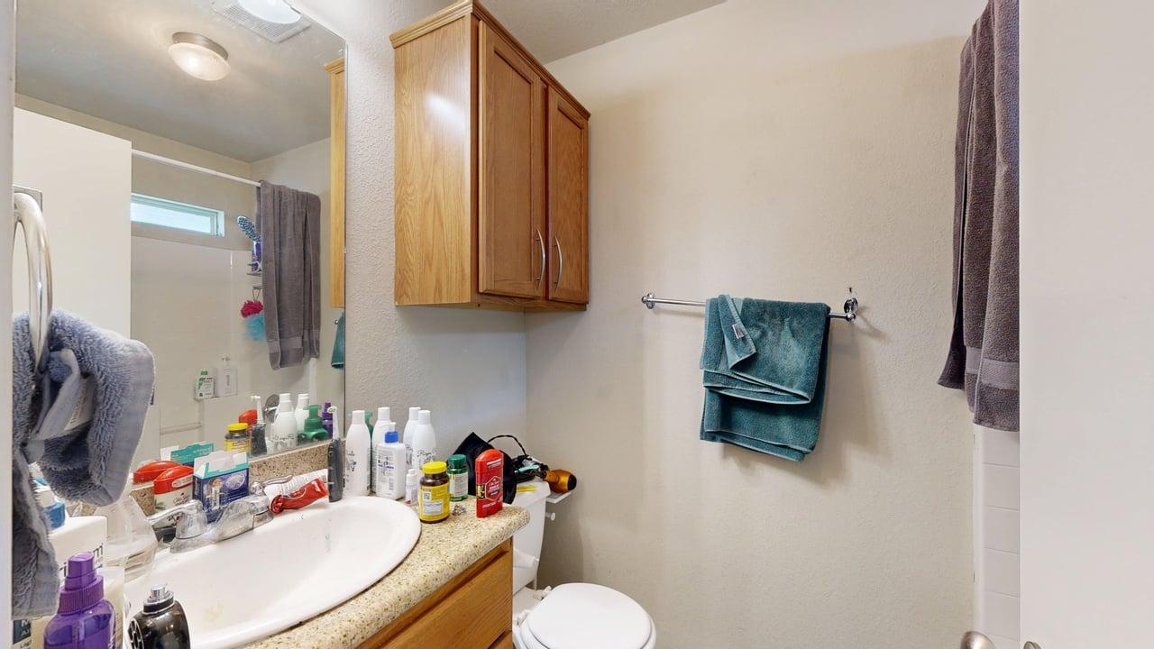 LO-2933 McLaren property image