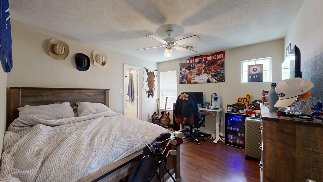 LO-2933 McLaren property image