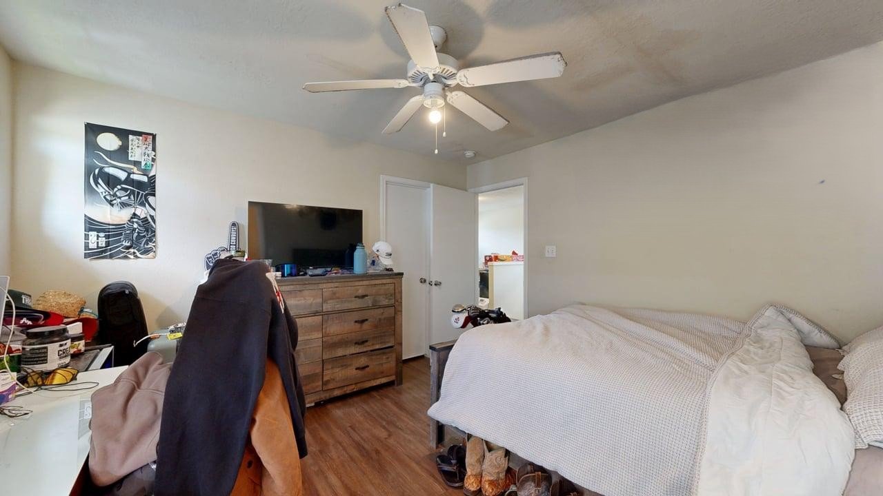 LO-2933 McLaren property image