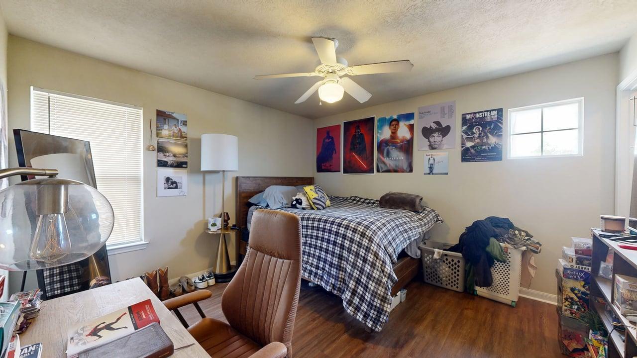 LO-2933 McLaren property image