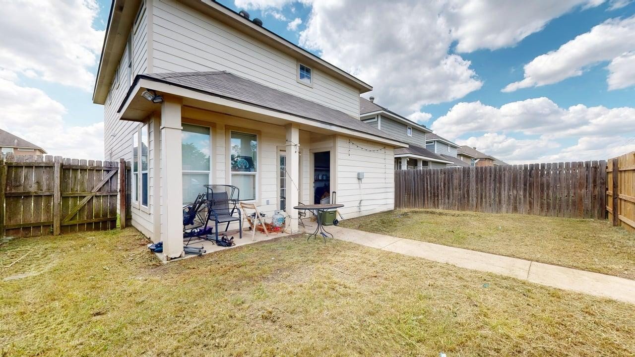 LO-2933 McLaren property image