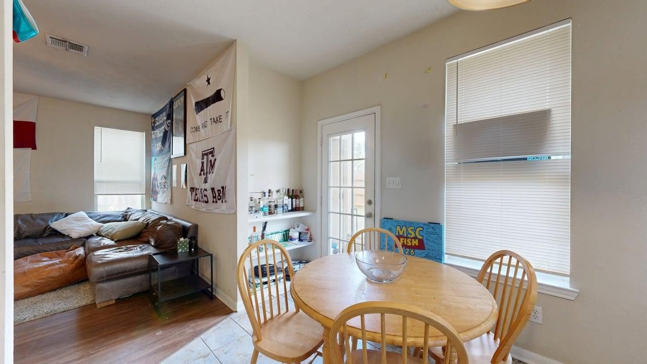 LO-2933 McLaren property image