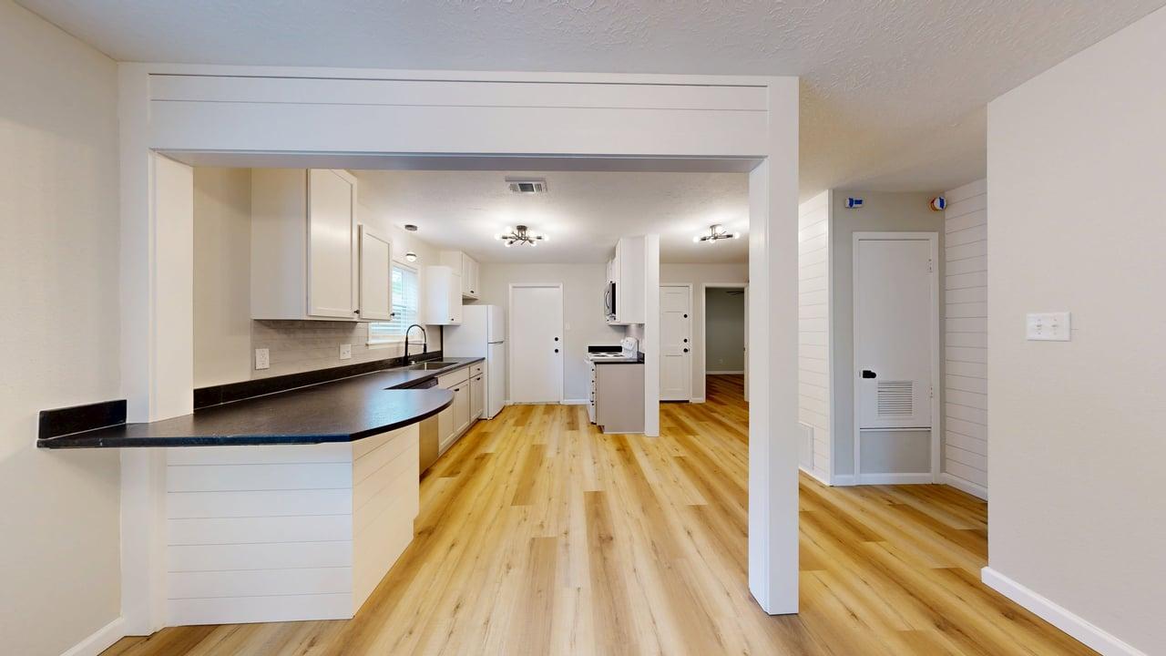 1112 property image