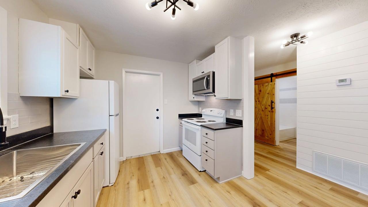 1112 property image