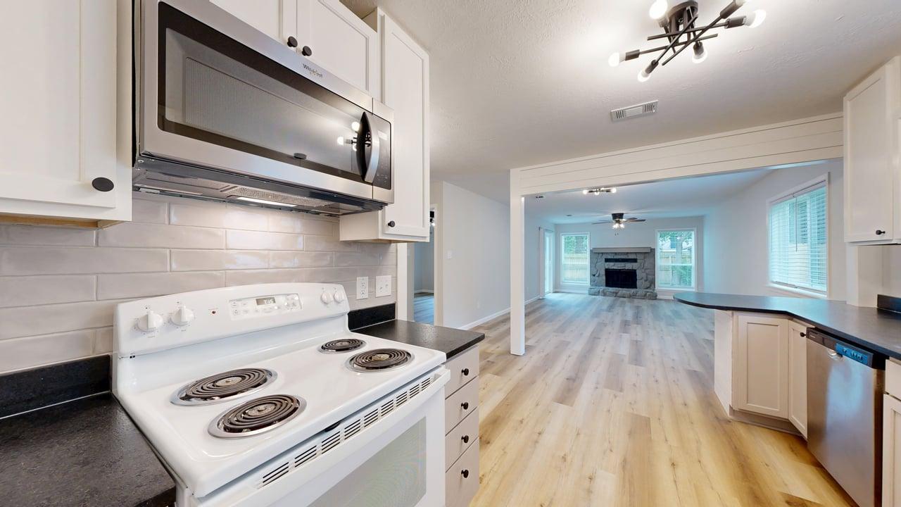 1112 property image