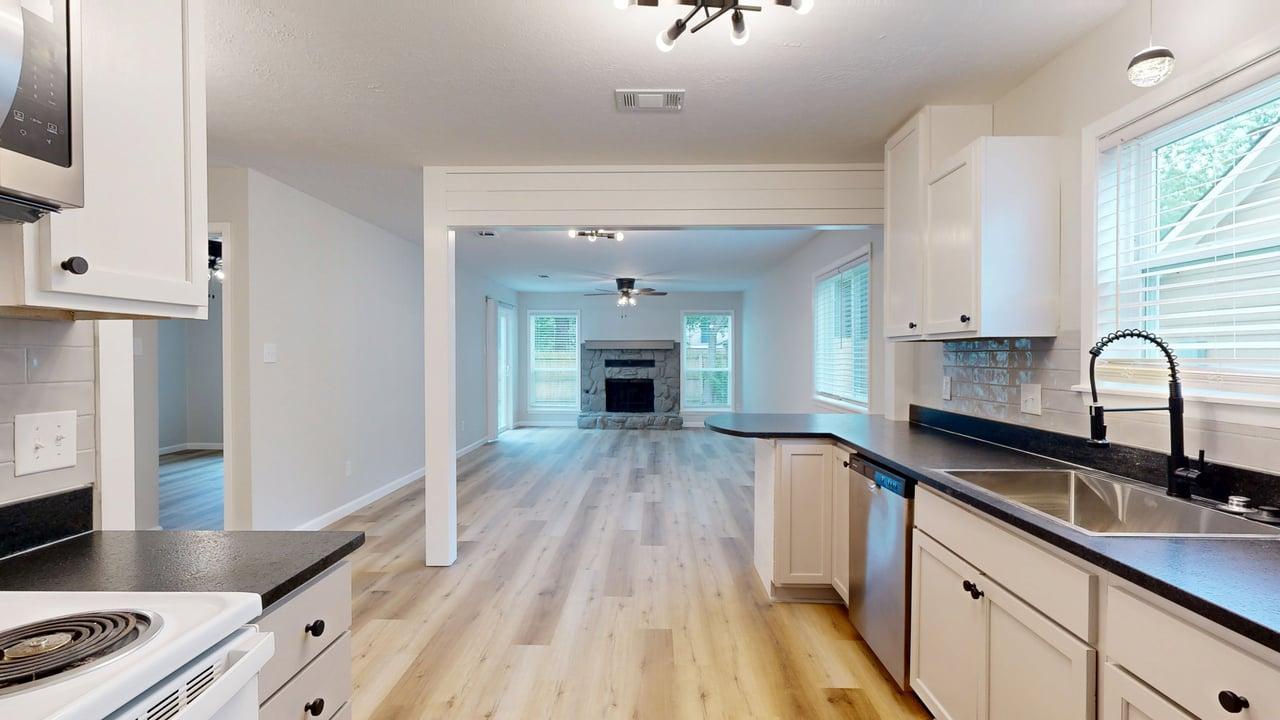 1112 property image