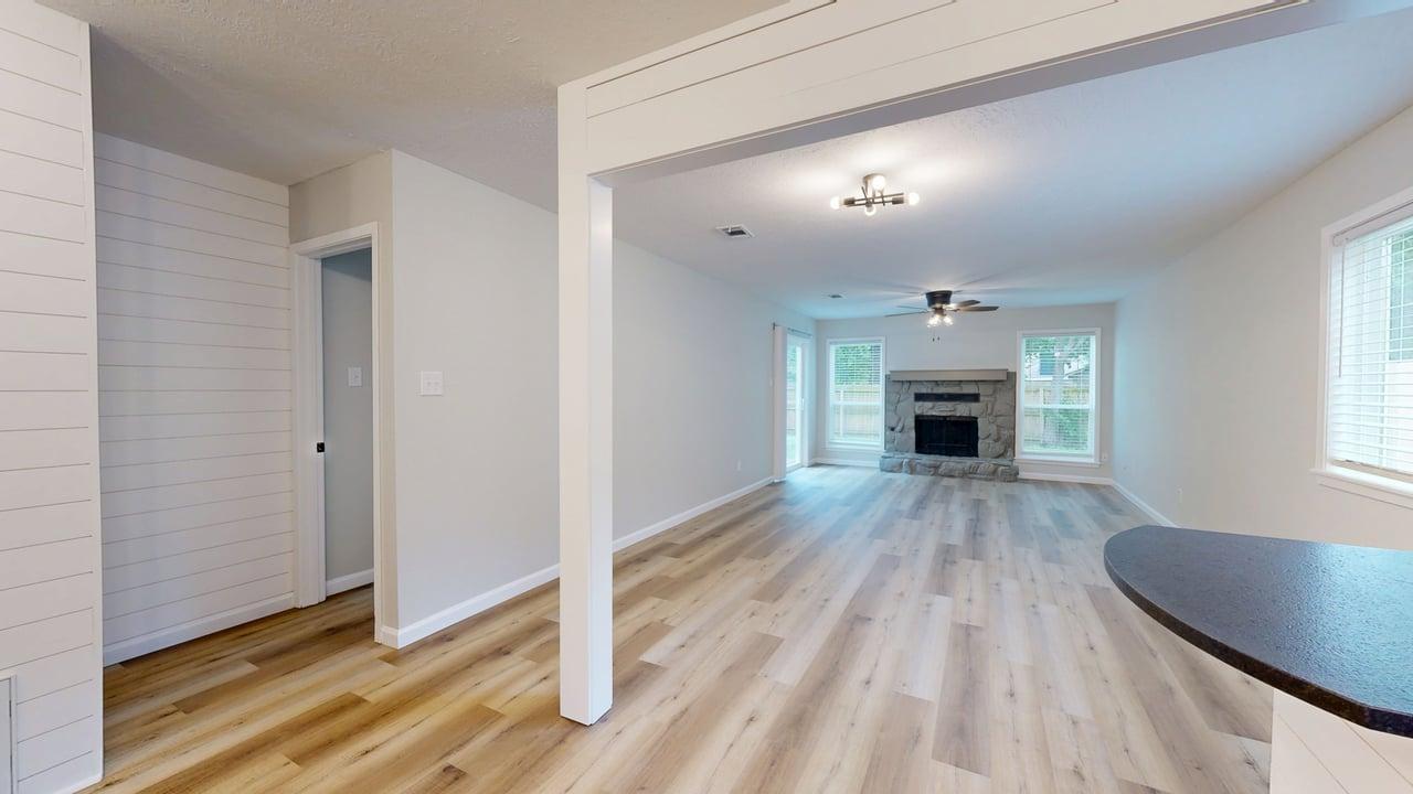 1112 property image