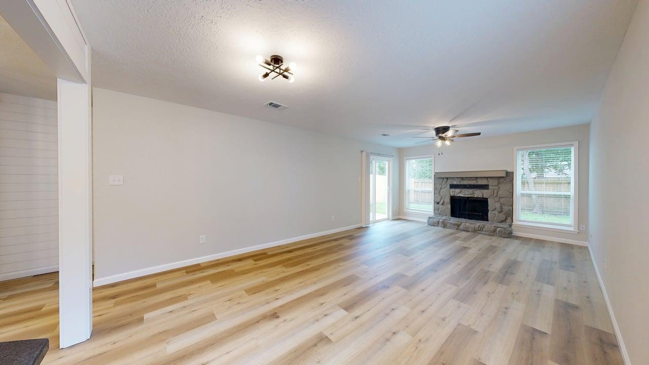 1112 property image