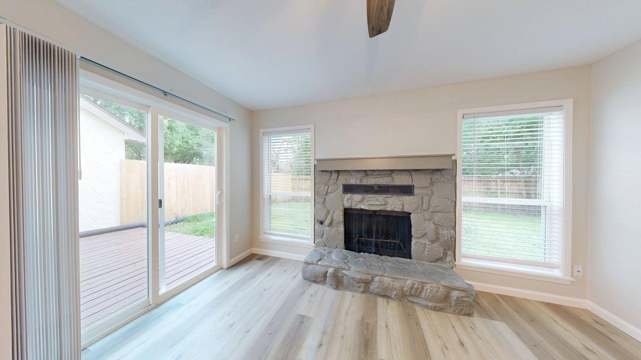 1112 property image