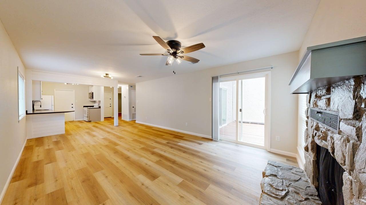 1112 property image