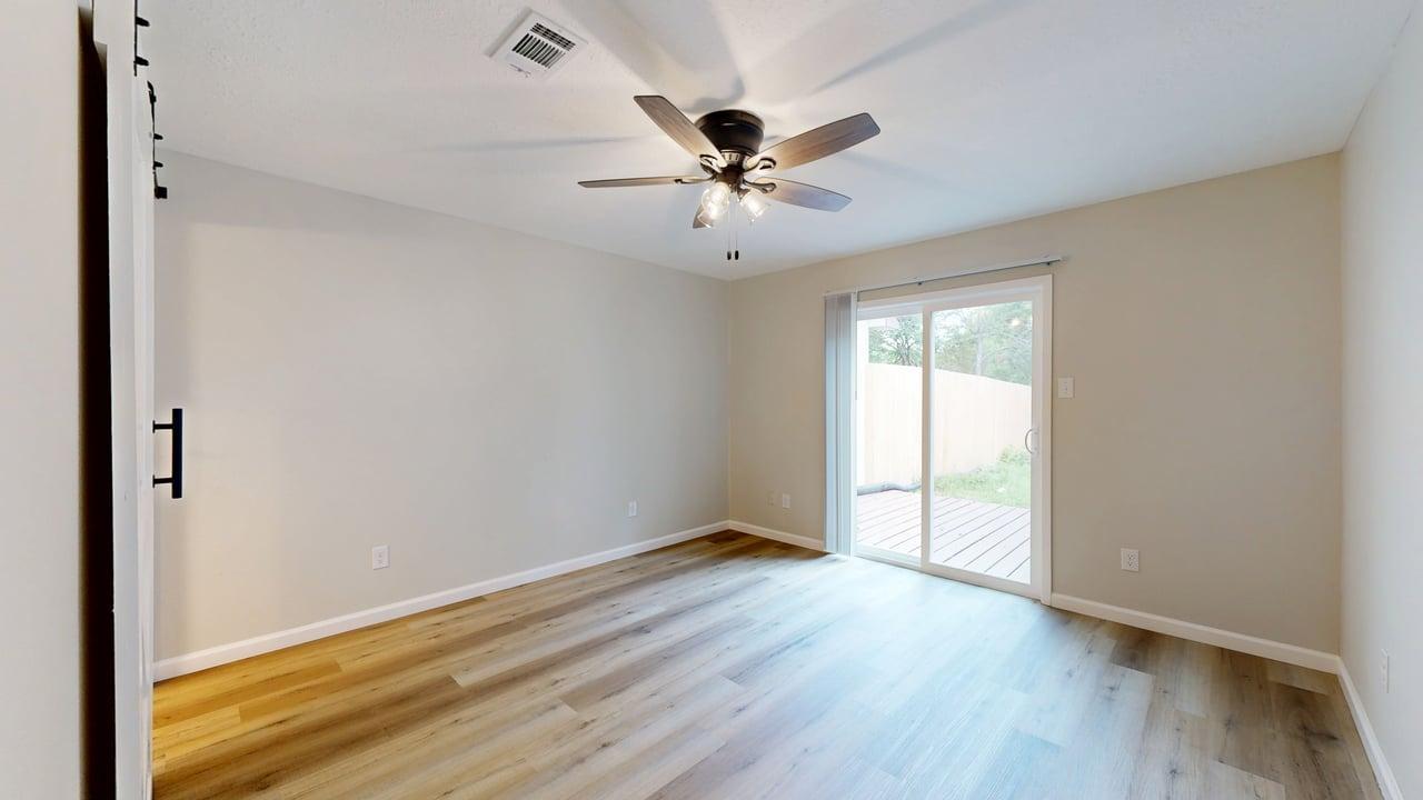 1112 property image
