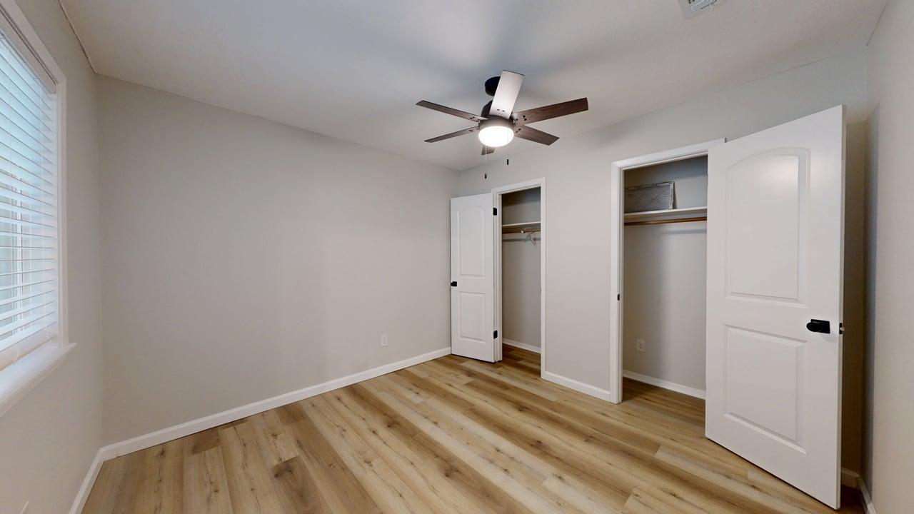 1112 property image