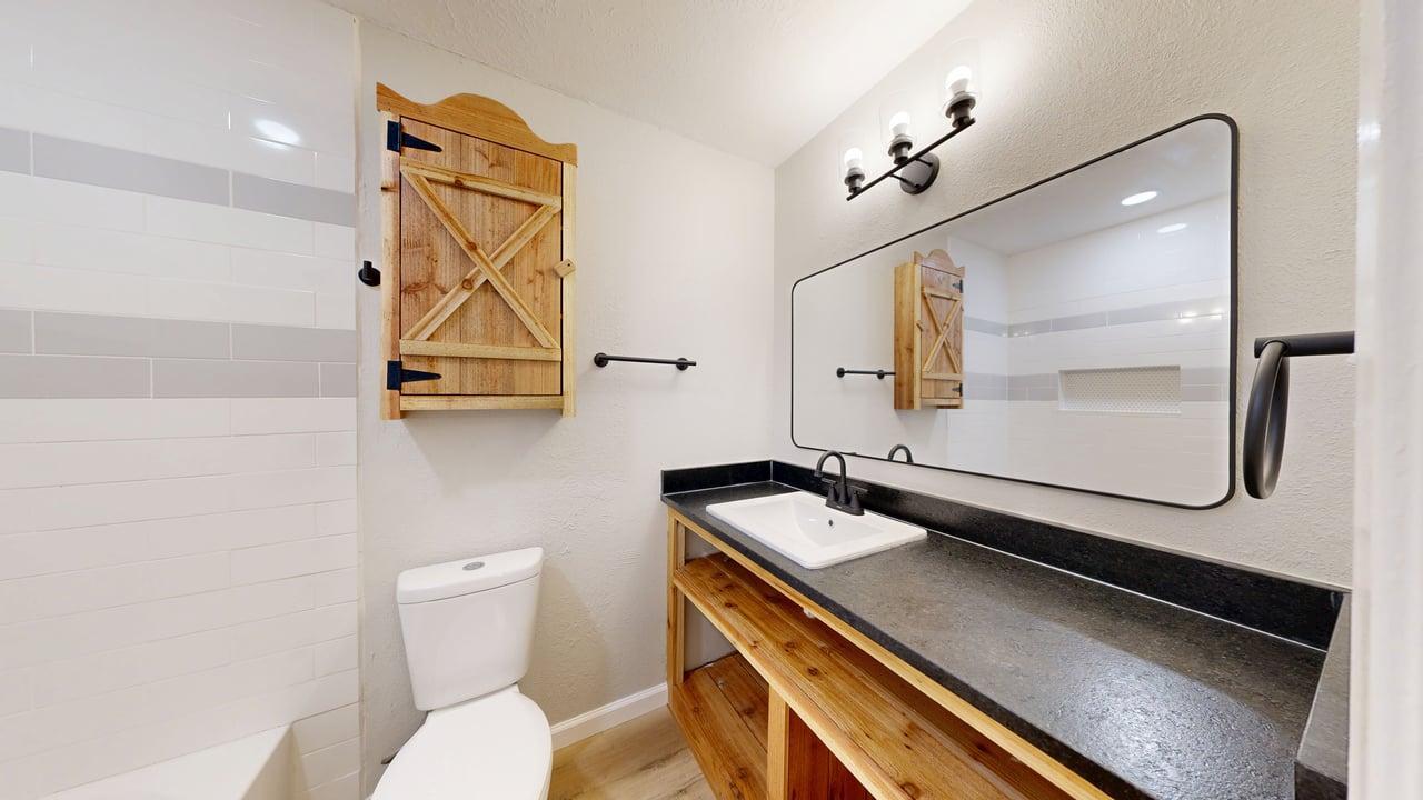 1112 property image