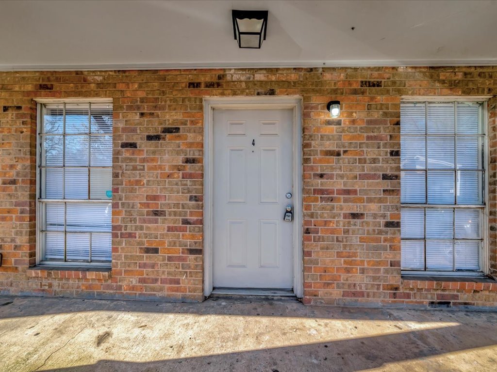 MOVE IN TODAY! SECURITY DEPOSIT SPECIAL! property image