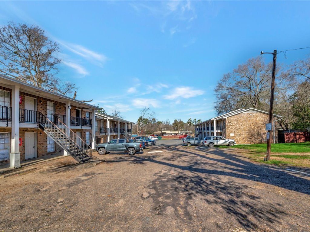 MOVE IN TODAY! SECURITY DEPOSIT SPECIAL! property image