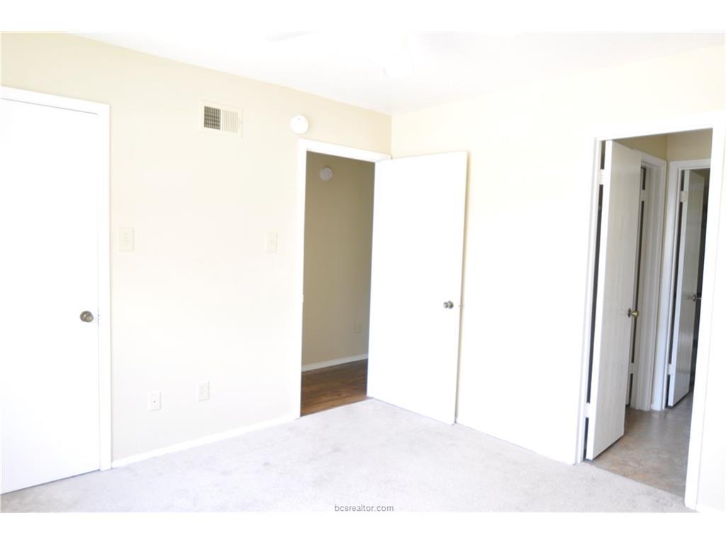 303 Manuel Unit B property image